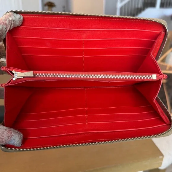 Louis Vuitton- Burberrys-Celine wallets - Picture 14 of 16